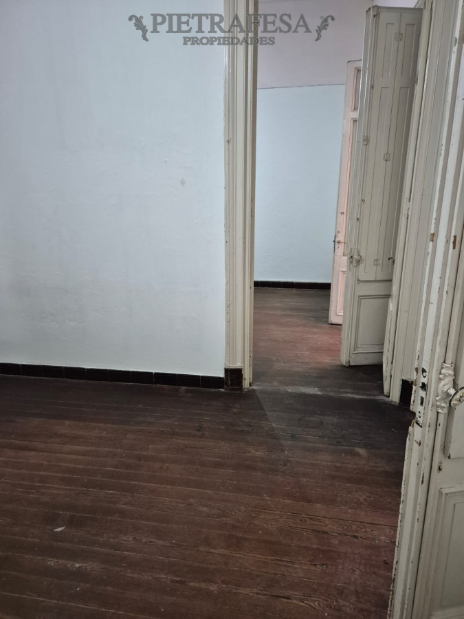 Apartamento ID.3877 - Apartamento en alquiler, 2 dormitorios, 1 baño, patio, Julio Herrera y Obes, Centro.