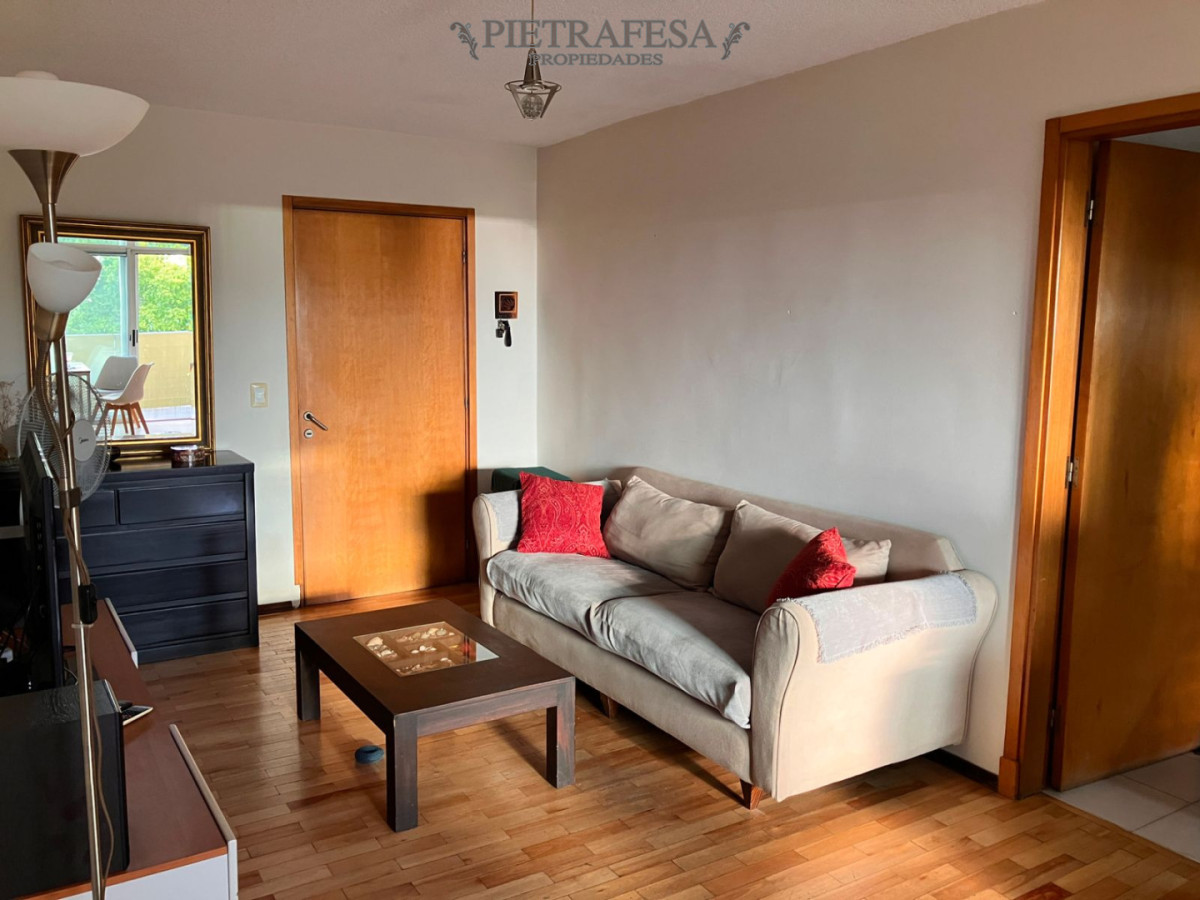 Apartamento ID.15777 - Apartamento en venta, 2 dormitorios, 1 baño, terraza, garaje. Aguada.
