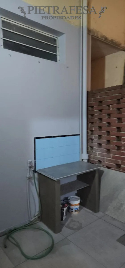 Apartamento ID.13567 - Apto en venta con renta 1 dormitorio, 1 baño y patio-La Comercial 