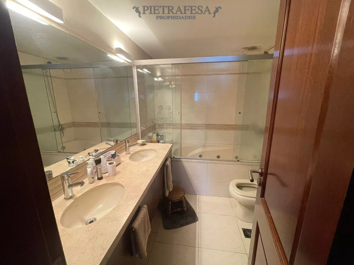 Apartamento ID.11055 - Penthouse en venta 3 dormitorios, 5 baños, terraza, gje-Pocitos 