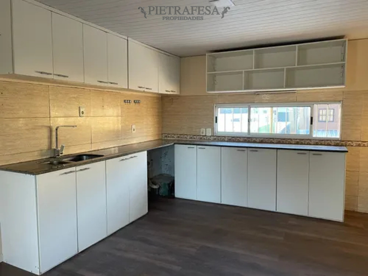 Apartamento ID.13899 - Apartamento en alquiler, 3 dormitorios, 2 baños. Colon.