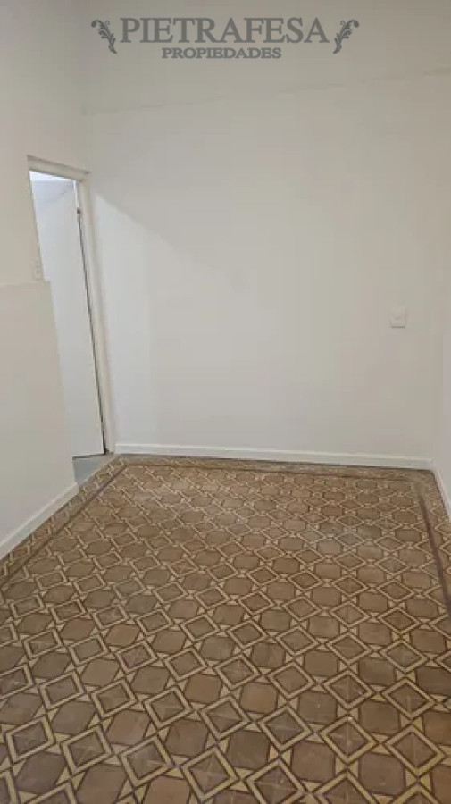 Apartamento ID.13683 - Apartamento en alquiler, 2dormitorios, 1baño, patio. Pocitos.