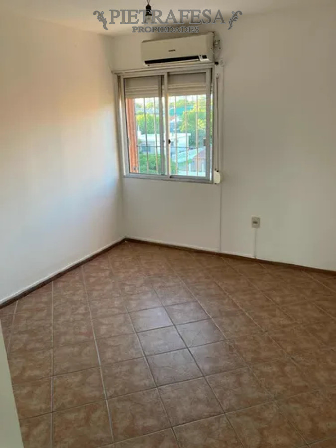 Apartamento ID.14453 - Apartamento en venta, 3 dormitorios, 1 baño, terraza lavadero, cochera. Malvin Norte.