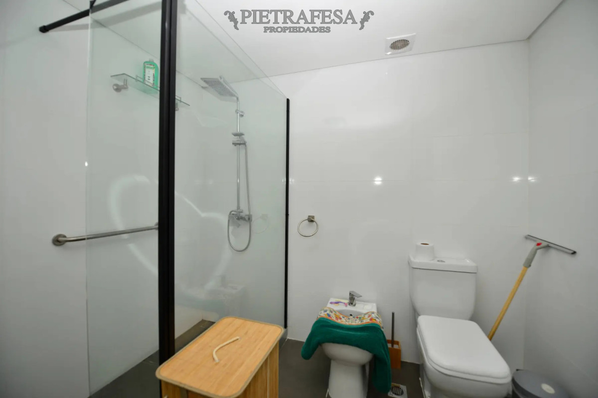 Apartamento ID.15101 - Apartamento en venta, 3 dormitorios, 2 baños, terraza, garaje. Amueblado. Buceo.