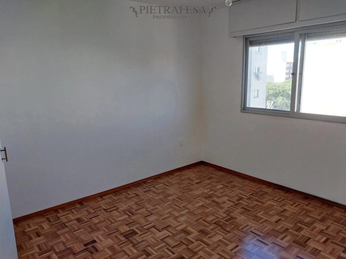 Apartamento ID.15740 - Apartamento en alquiler, 2 dormitorios, 2 baños, cochera. Pocitos.