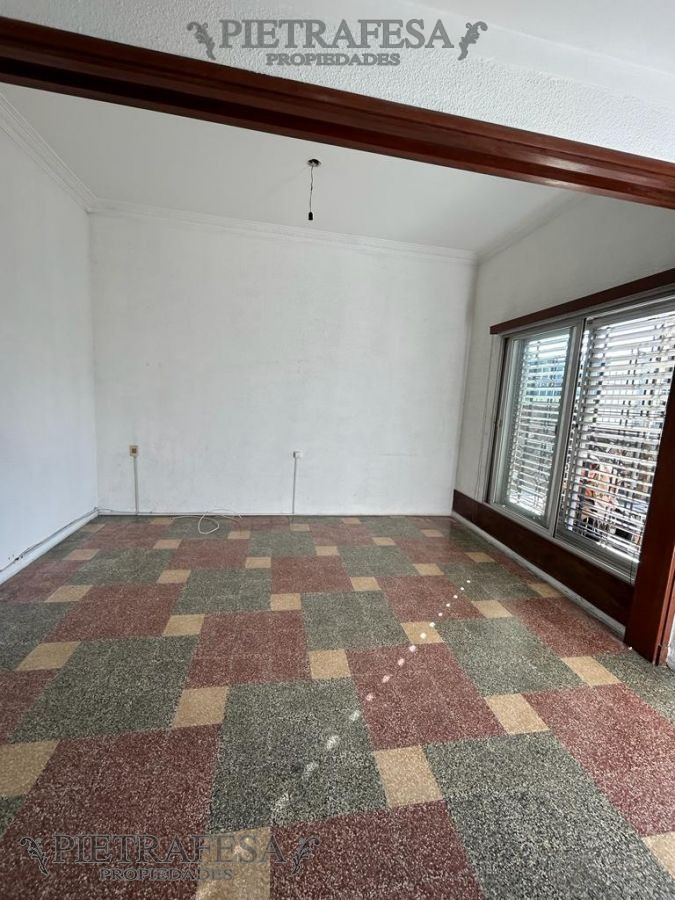 Apartamento ID.6908 - Apto tipo casa en venta con renta, 2 dormitorios, 2 baños, patio y cochera- General Flores- Brazo Oriental