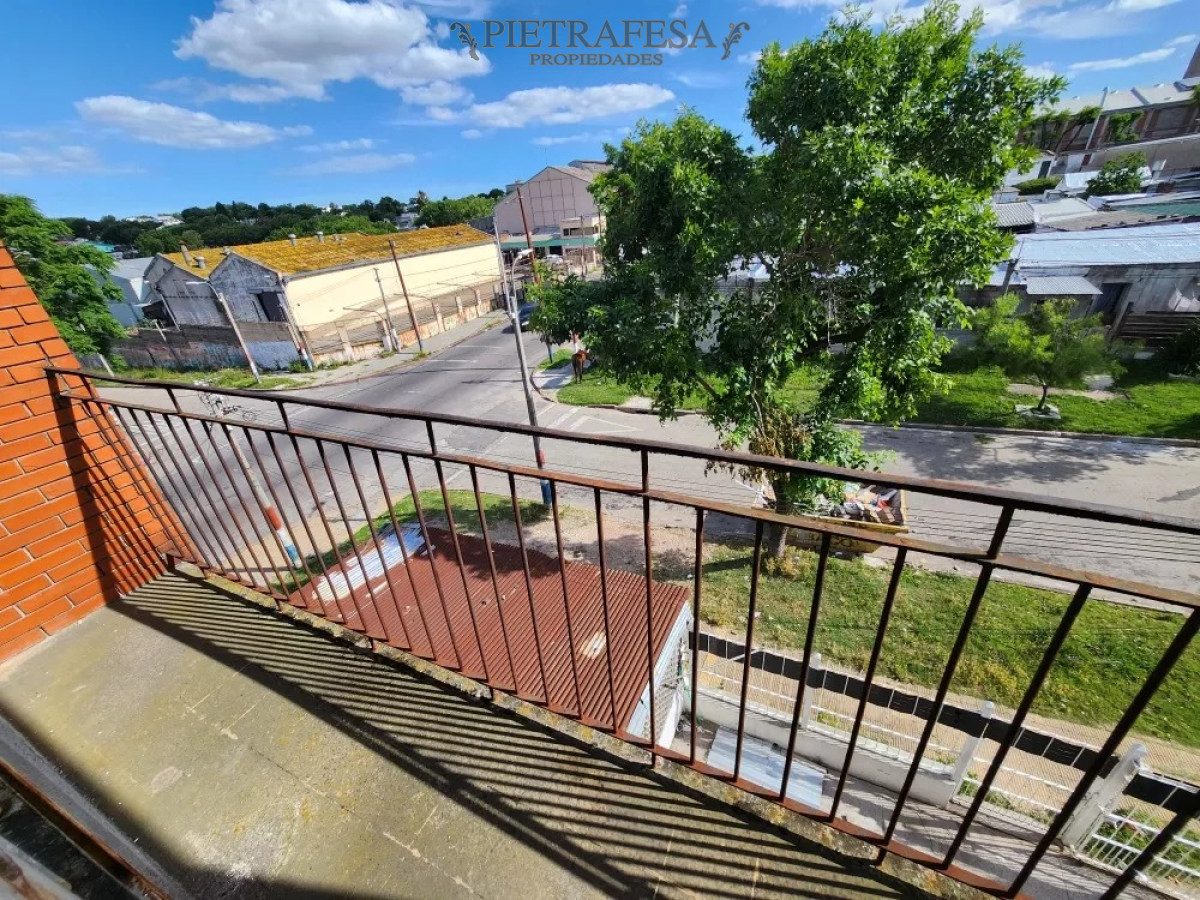Apartamento ID.8307 - Apartamento en venta 2 dormitorios, 1 baño y balcón-Av. San Martín-Cerrito
