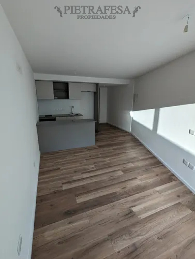 Apartamento ID.14340 - Apartamento en alquiler, monoambiente, 1 baño, patio. Cordón.