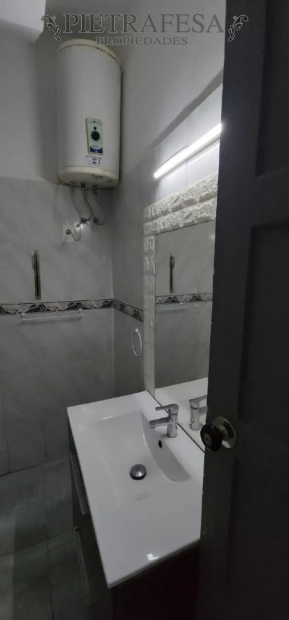 Apartamento ID.13567 - Apto en venta con renta 1 dormitorio, 1 baño y patio-La Comercial 