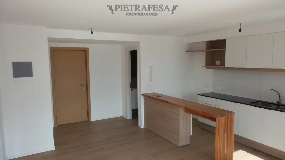 Apartamento ID.3140 - Penthouse en venta con renta 1 dormitorio, 1 baño. Terraza con parrillero-Manuel Pagola-Pocitos