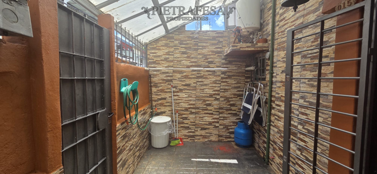 Apartamento ID.15171 - Apartamento tipo duplex en venta, 2 dormitorios, 1 baño, patio. Reducto.