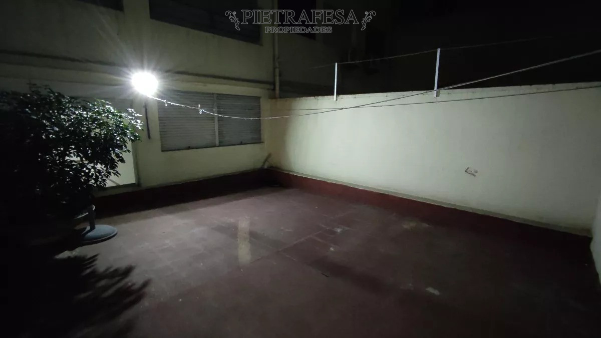 Apartamento ID.11415 - Apto en venta con renta, 1 dormitorio, 1 baño, patio-Cordón.