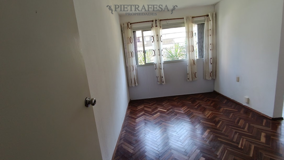Apartamento ID.1485 - Apto venta con renta en planta baja 4 dormitorios 1 baño con estacionamiento- EE 71 - Malvin Norte 