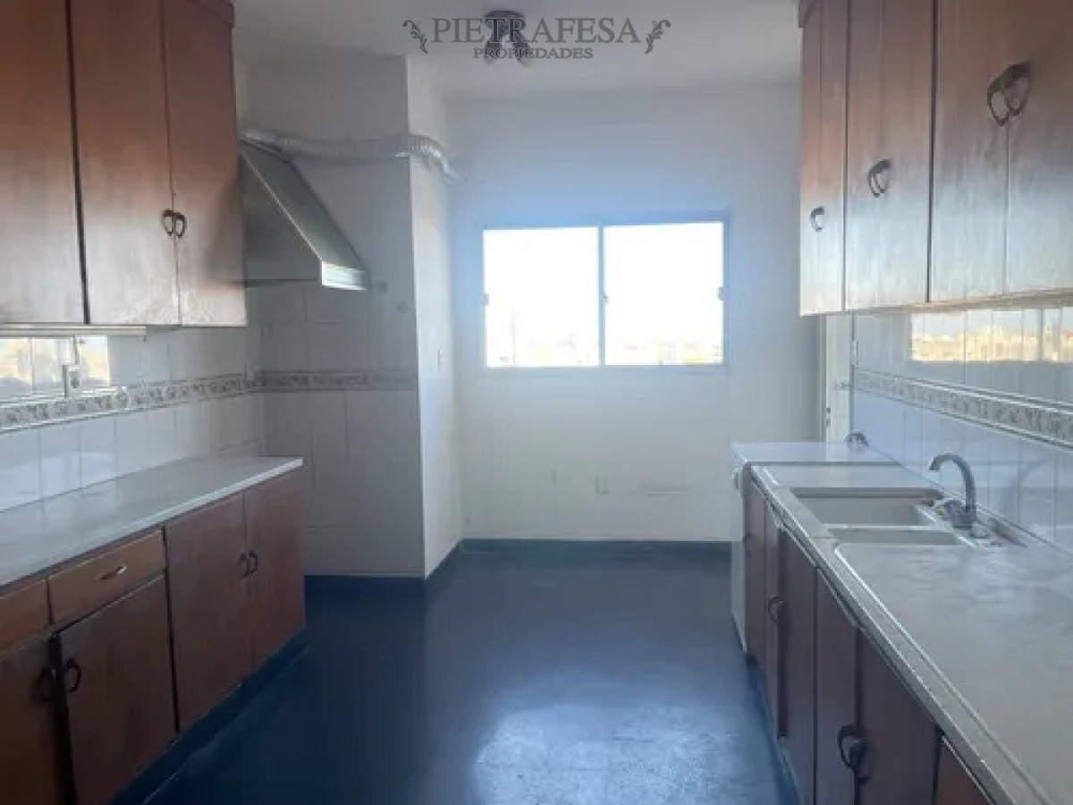 Apartamento ID.14028 - Apartamento en alquiler, 4 dormitorios, 3 baños, terraza lav, garaje. Cordón.