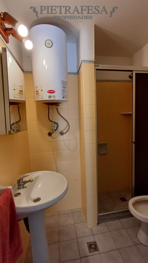 Apartamento ID.13586 - Apartamento en alquiler, 2dormitorios, 1baño, balcón, cochera. Buceo.
