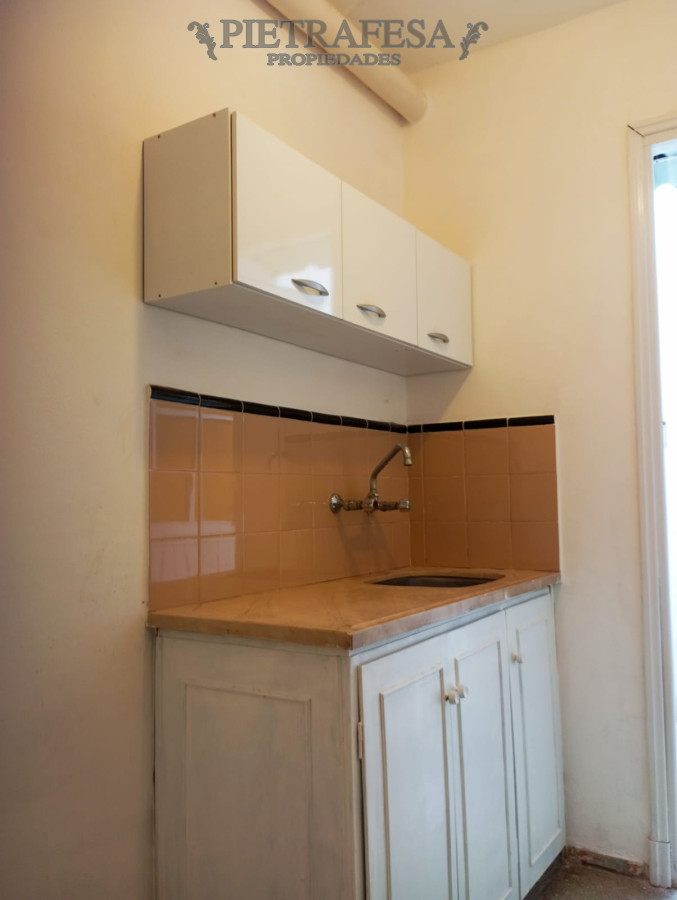 Apartamento ID.12937 - 2 Apartamentos en venta con renta 1 dorm, 1 baño, azotea-Brazo Oriental