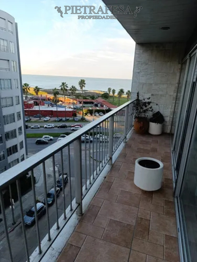 Apartamento ID.13649 - Apartamento en alquiler, 3dormitorios, 2baños, terraza, garaje. Villa Biarritz.