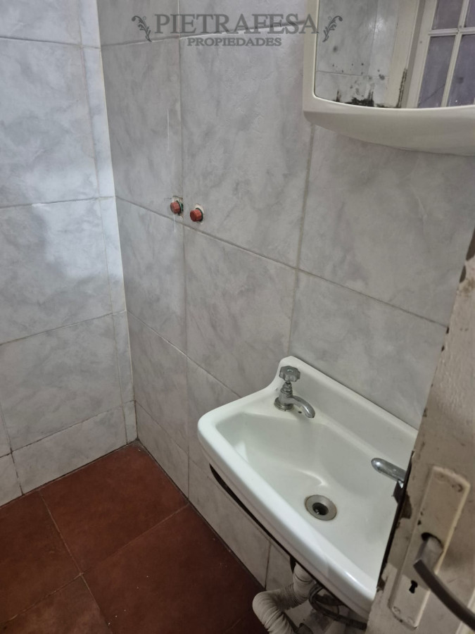 Apartamento ID.3877 - Apartamento en alquiler, 2 dormitorios, 1 baño, patio, Julio Herrera y Obes, Centro.