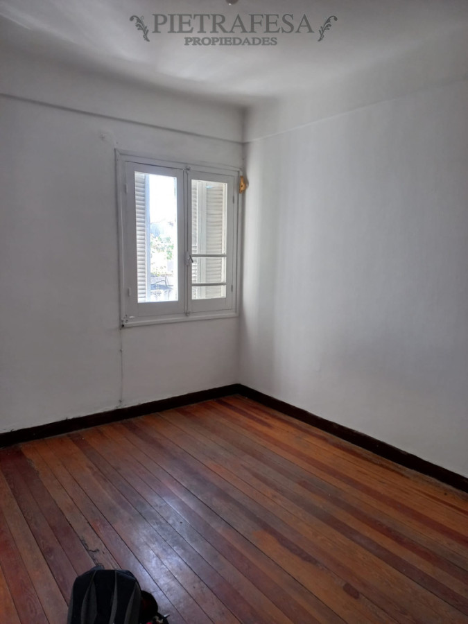 Apartamento ID.15417 - Apartamento en alquiler, 1 dormitorio, 1 baño, 2do piso por escalera. Cordón.