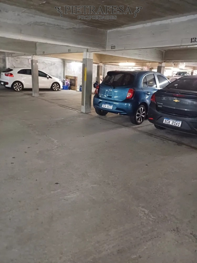 Apartamento ID.14221 - Apartamento en Pocitos, 3 dormitorios, 2 baños y Garage a metros del mar