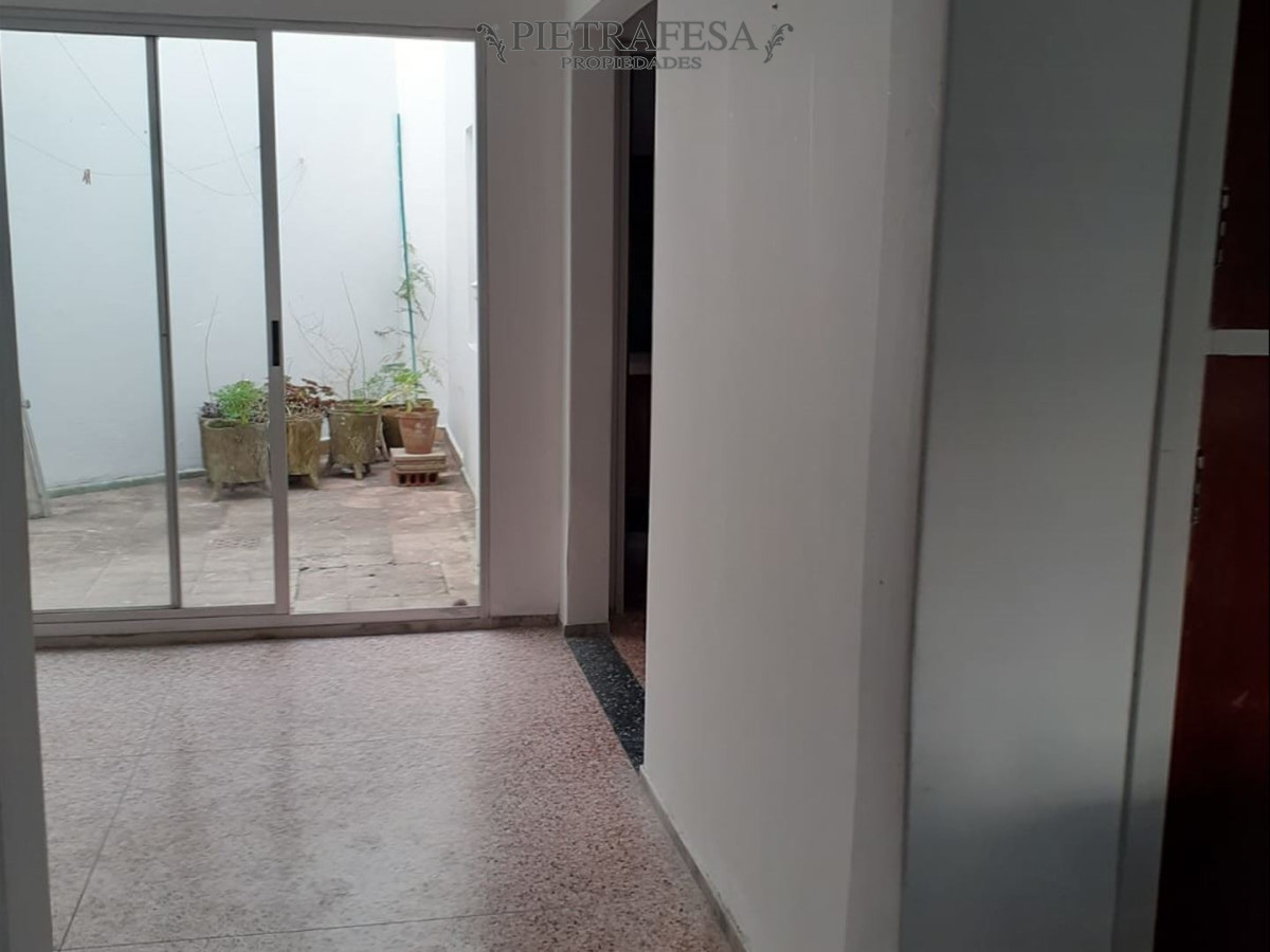 Apartamento ID.8849 - PH en venta con renta, 2 dormitorios, 1 baño y patio-Buceo