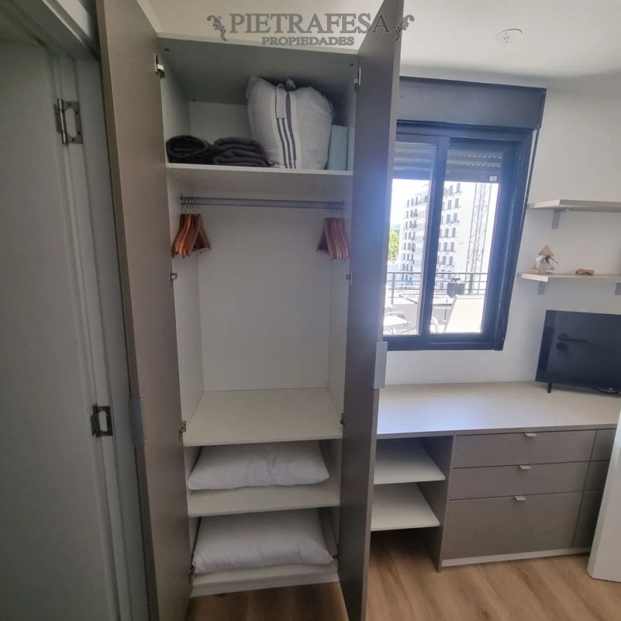 Apartamento ID.15379 - Penthouse en venta, 1 dormitorio, 1 baño, terraza con parrillero. Amueblado. Cordón.