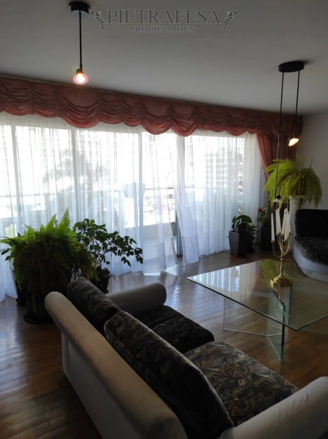Apartamento ID.5609 - Apartamento amueblado 3 dormitorios, 4 baños, terraza y garaje- Echevarriarza- Pocitos