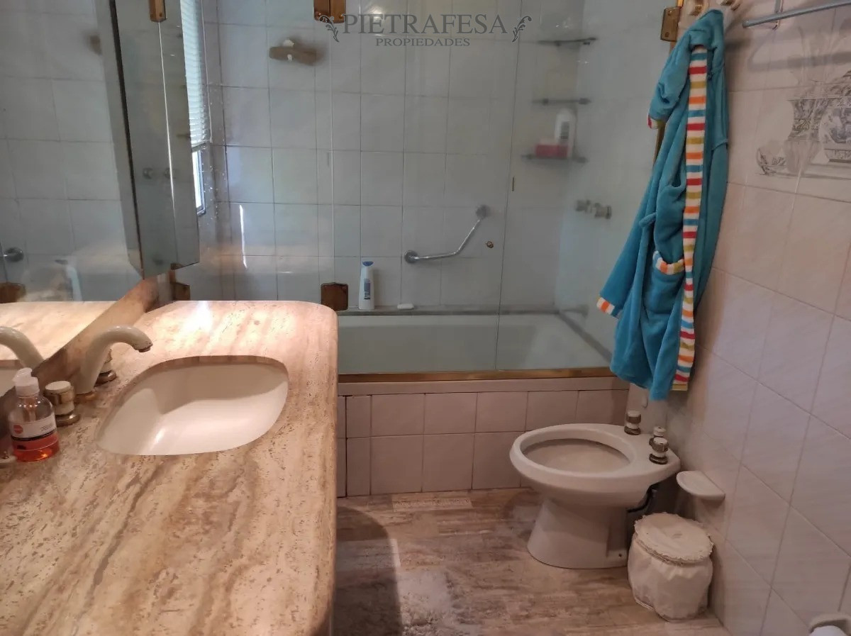 Apartamento ID.5609 - Apartamento amueblado 3 dormitorios, 4 baños, terraza y garaje- Echevarriarza- Pocitos