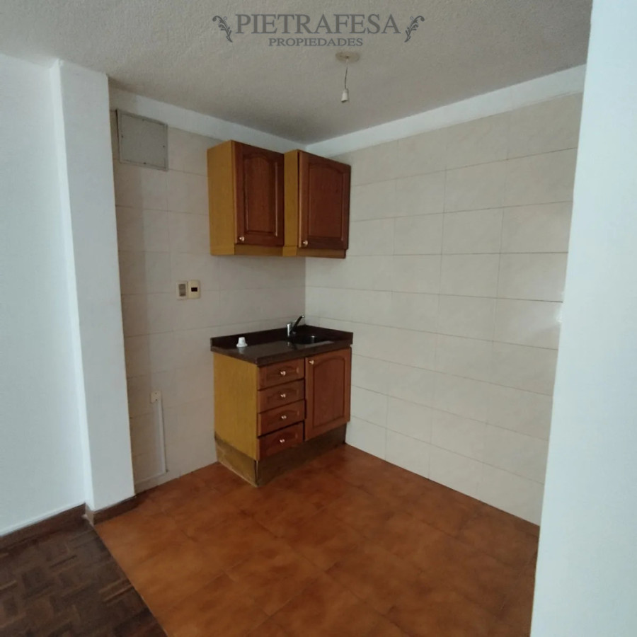 Apartamento ID.14764 - Apartamento en alquiler, monoambiente, 1 baño, terraza. Pocitos. 