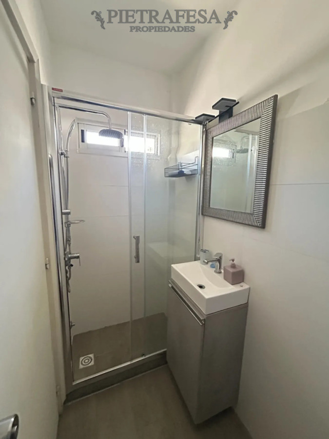Apartamento ID.15238 - Apartamento en venta, 2 dormitorios, baño, servicio completo, balcón, garaje. Pocitos.