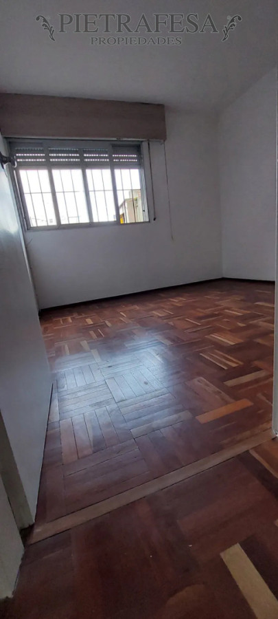 Apartamento ID.15431 - Apartamento en venta, 2 dormitorios, 1 baño, terraza lavadero. Centro.