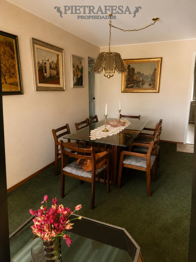 Apartamento ID.14221 - Apartamento en Pocitos, 3 dormitorios, 2 baños y Garage a metros del mar