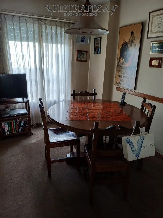 Apartamento ID.14221 - Apartamento en Pocitos, 3 dormitorios, 2 baños y Garage a metros del mar