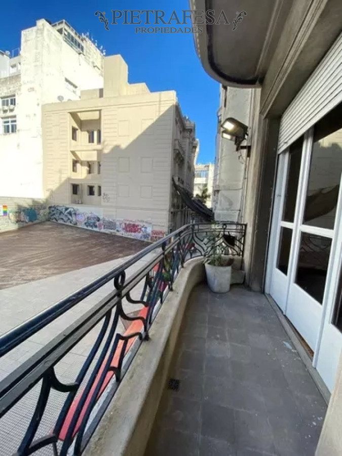 Apartamento ID.9297 - Apartamento en alquiler, 3dorm, 2 baños. Ciudad Vieja.