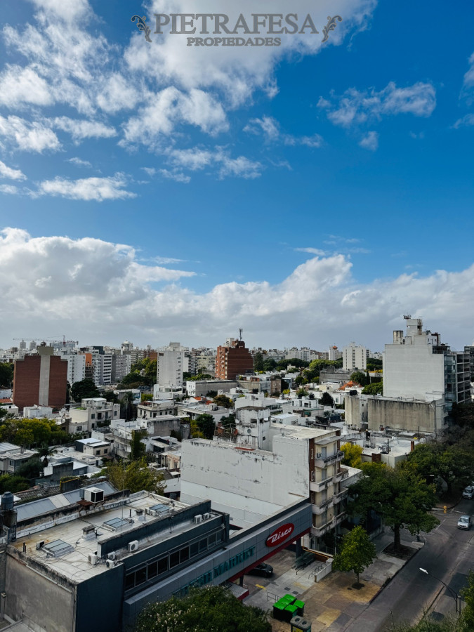 Apartamento ID.14126 - EDIFICIO BULL - POCITOS - 2 Dormitorios - 2 baños y Garage