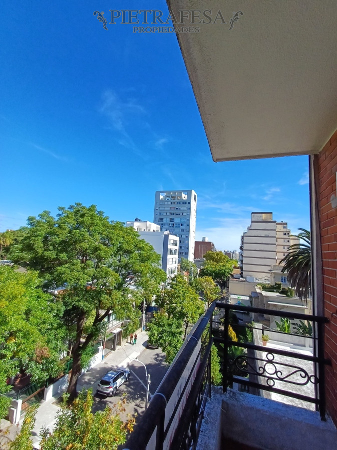 Apartamento ID.3941 - Apartamento en venta - 3 dormitorios - 1 baño - servicio completo - terraza - Garaje - Libertad - Pocitos