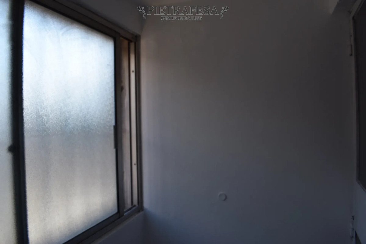Apartamento ID.15431 - Apartamento en venta, 2 dormitorios, 1 baño, terraza lavadero. Centro.