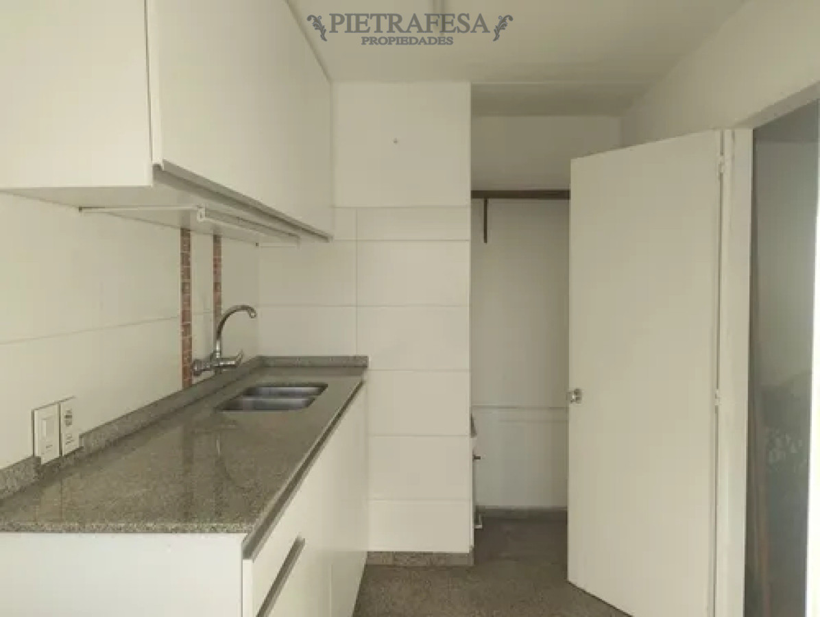 Apartamento ID.13919 - Apartamento en alquiler, 2 dormitorios, 1 baño, terraza lavadero. Parque Posadas.