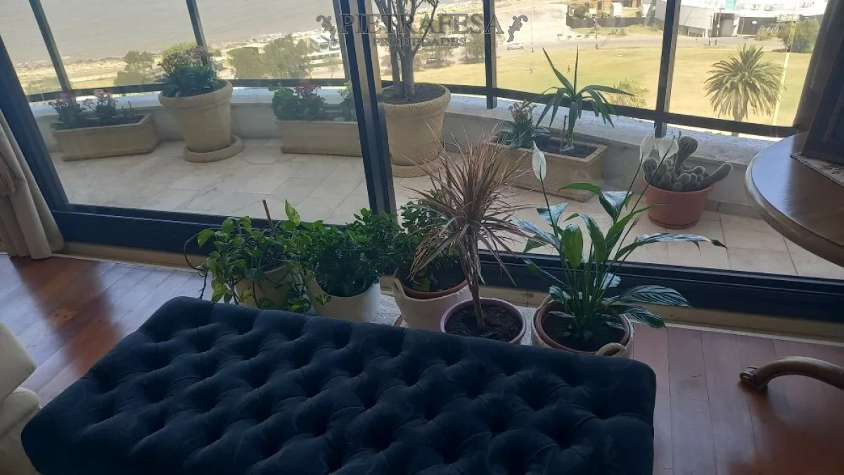 Apartamento ID.8989 - Apto en venta 3 dormitorios, 5 baños, terraza y gaje-Pocitos