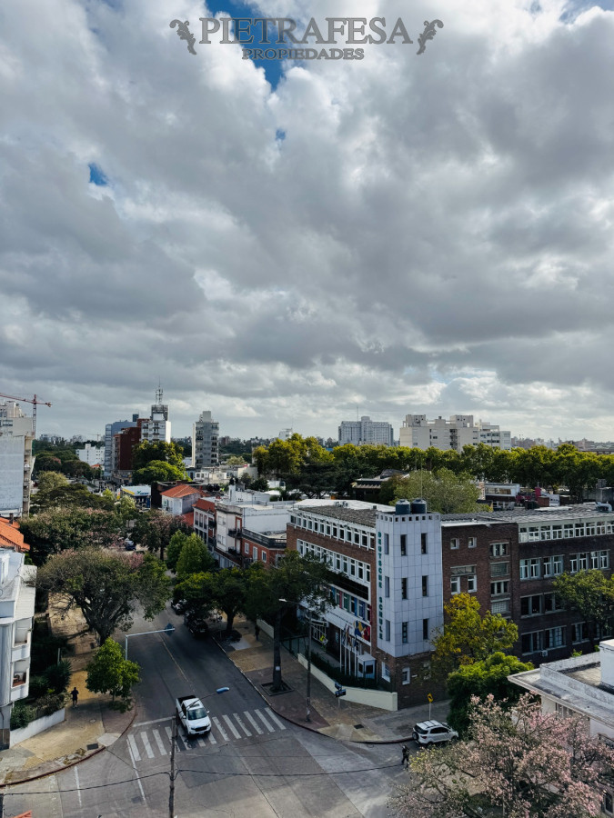 Apartamento ID.14126 - EDIFICIO BULL - POCITOS - 2 Dormitorios - 2 baños y Garage