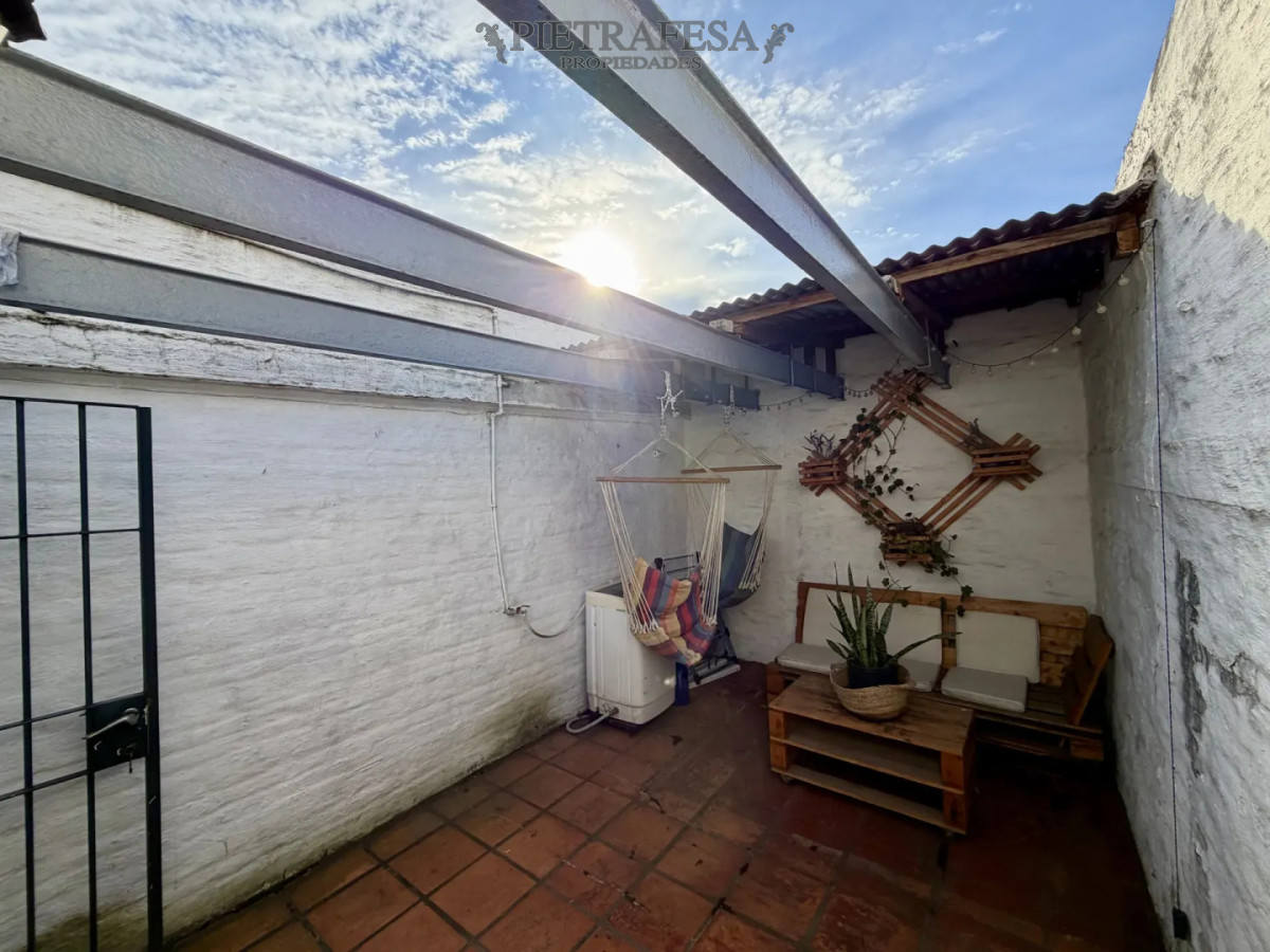 Apartamento ID.15759 - Apartamento en venta, 2 dormitorios, 1 baño, terraza, patio. Cordón.