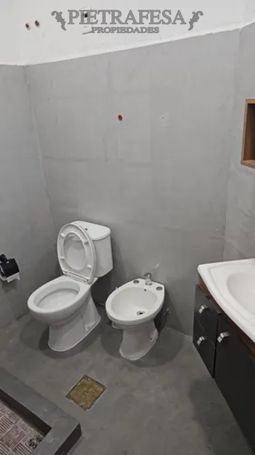 Apartamento ID.13683 - Apartamento en alquiler, 2dormitorios, 1baño, patio. Pocitos.