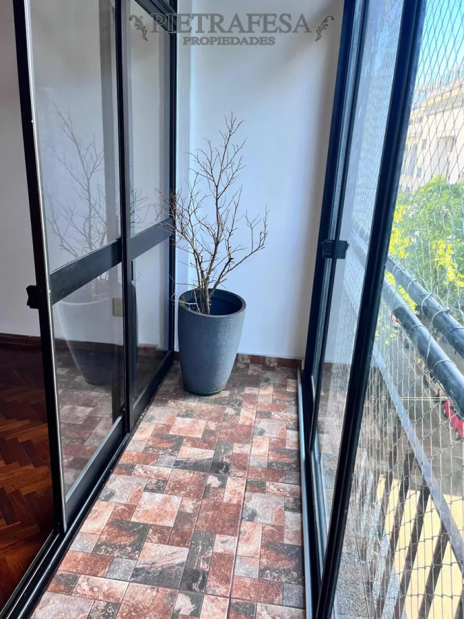 Apartamento ID.8631 - Apto en venta, 3 dormitorios, 2 baños- Yaguarón -Centro