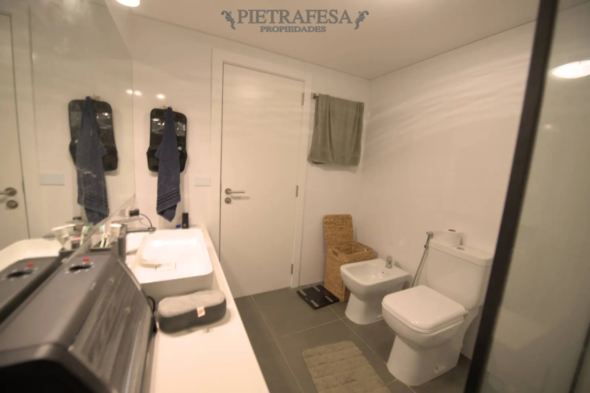 Apartamento ID.15101 - Apartamento en venta, 3 dormitorios, 2 baños, terraza, garaje. Amueblado. Buceo.