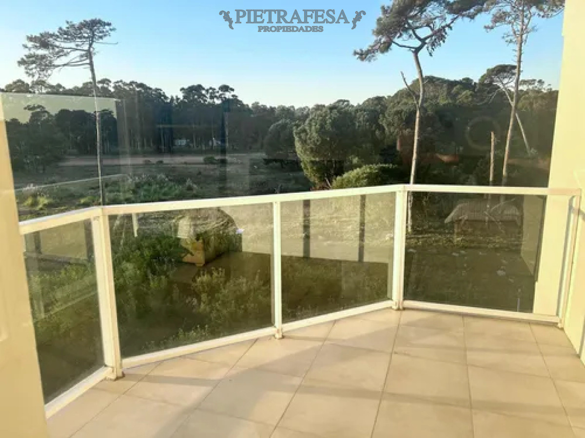 Apartamento ID.13882 - Apartamento en alquiler, 1 dormitorio, 1baño, terraza, garaje. Barra de Carrasco.