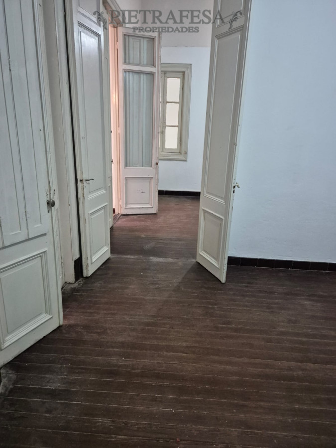 Apartamento ID.3877 - Apartamento en alquiler, 2 dormitorios, 1 baño, patio, Julio Herrera y Obes, Centro.