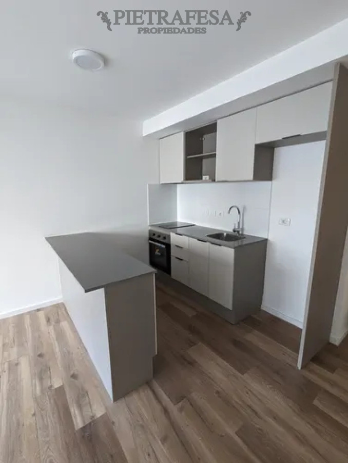 Apartamento ID.14340 - Apartamento en alquiler, monoambiente, 1 baño, patio. Cordón.