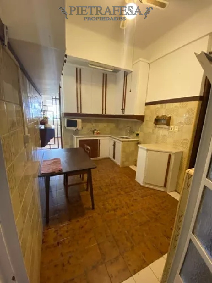 Apartamento ID.9297 - Apartamento en alquiler, 3dorm, 2 baños. Ciudad Vieja.