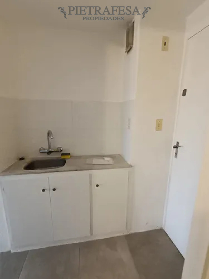 Apartamento ID.13889 - Apartamento en alquiler, monoambiente, 1 baño. Gastos comunes bajos. Cordón.