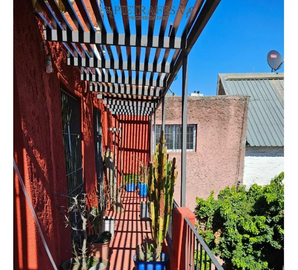 Apartamento ID.7367 - Apartamento en alquiler, Penthouse, 2 dormitorios, 1 baño, terraza con parrillero. Ciudad Vieja.